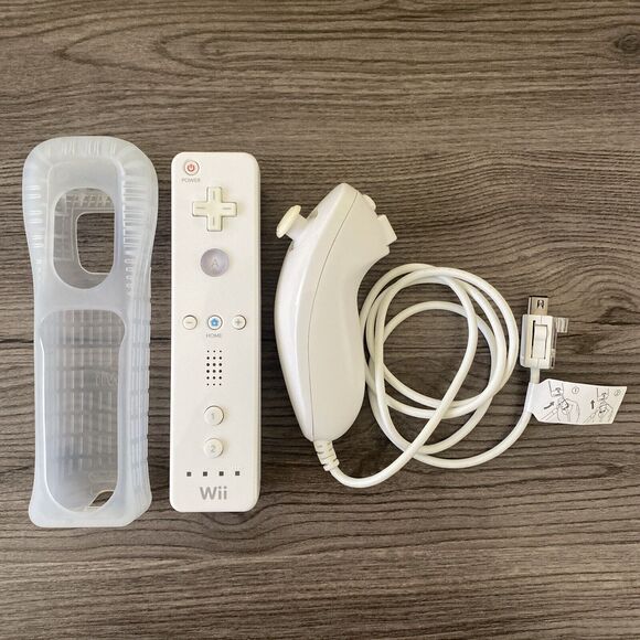 Nintendo Wii Remote Controller White With Cover & Nunchuck Official OEM Tested - Picture 1 of 16